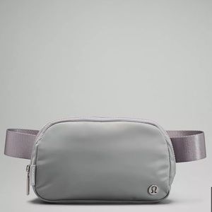 - bnwt lululemon everywhere belt bag in silver drop